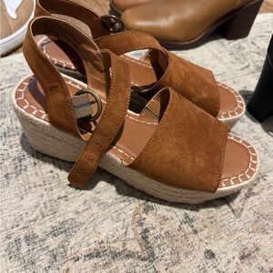 Universal Thread Tan Wedge Sandals